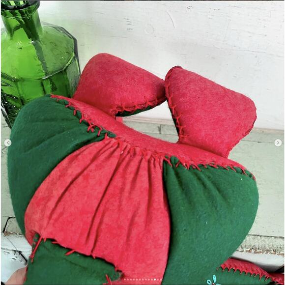 Vintage Handmade Embroidery Sequin Folk Art Christmas Cat Doll Red Green Felt - Picture 9 of 10